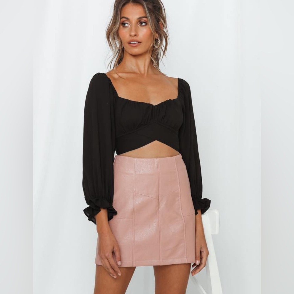 NWT cropped tie-back summer top.